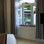 Lilly Hotel