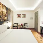 A&Em - The Petit Hotel