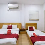 Reddoorz Near Nguyen Hue Walking Street 2 - Dorms Available