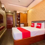 Oyo 1108 Iboss Hotel