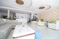 Reddoorz Plus Near Tan Dinh Market 2