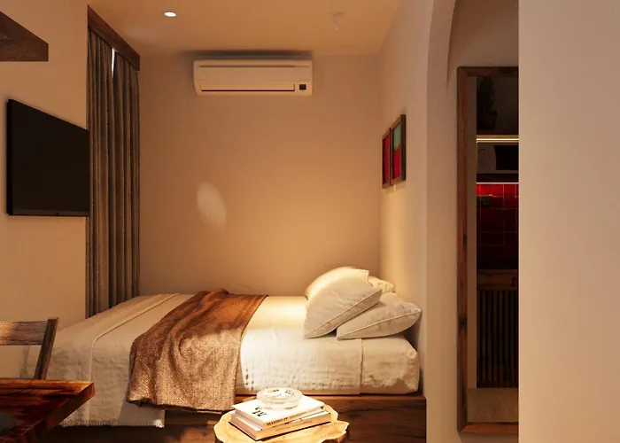Hta Saigon Nightlife Residences - Rooftop Views & Poolside Bliss & Gym