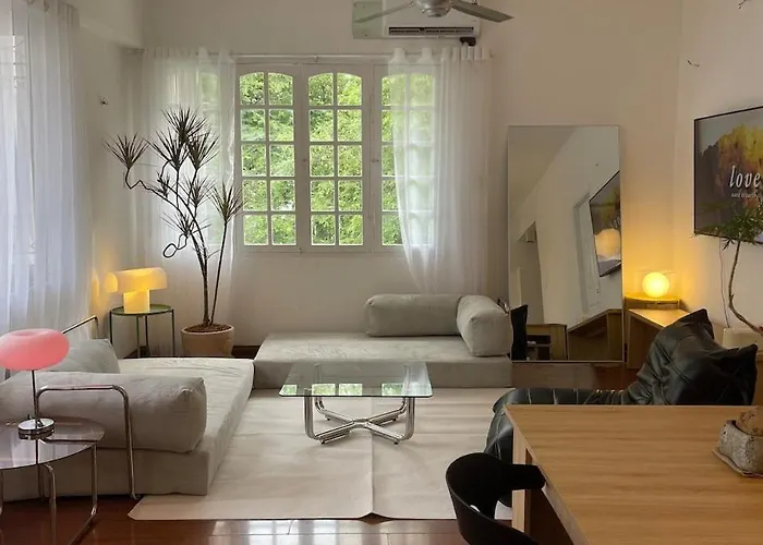 Elegant 2Br 2Baths Apt In Historic Building