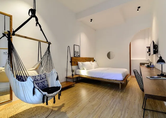 Leaf Signature Hotel - La Group