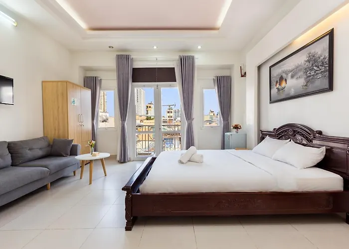 Nina Home- De Tham Street, D1