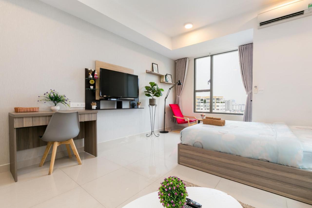 Infinity Pool Signature - Saigon Rivergate Apartment *