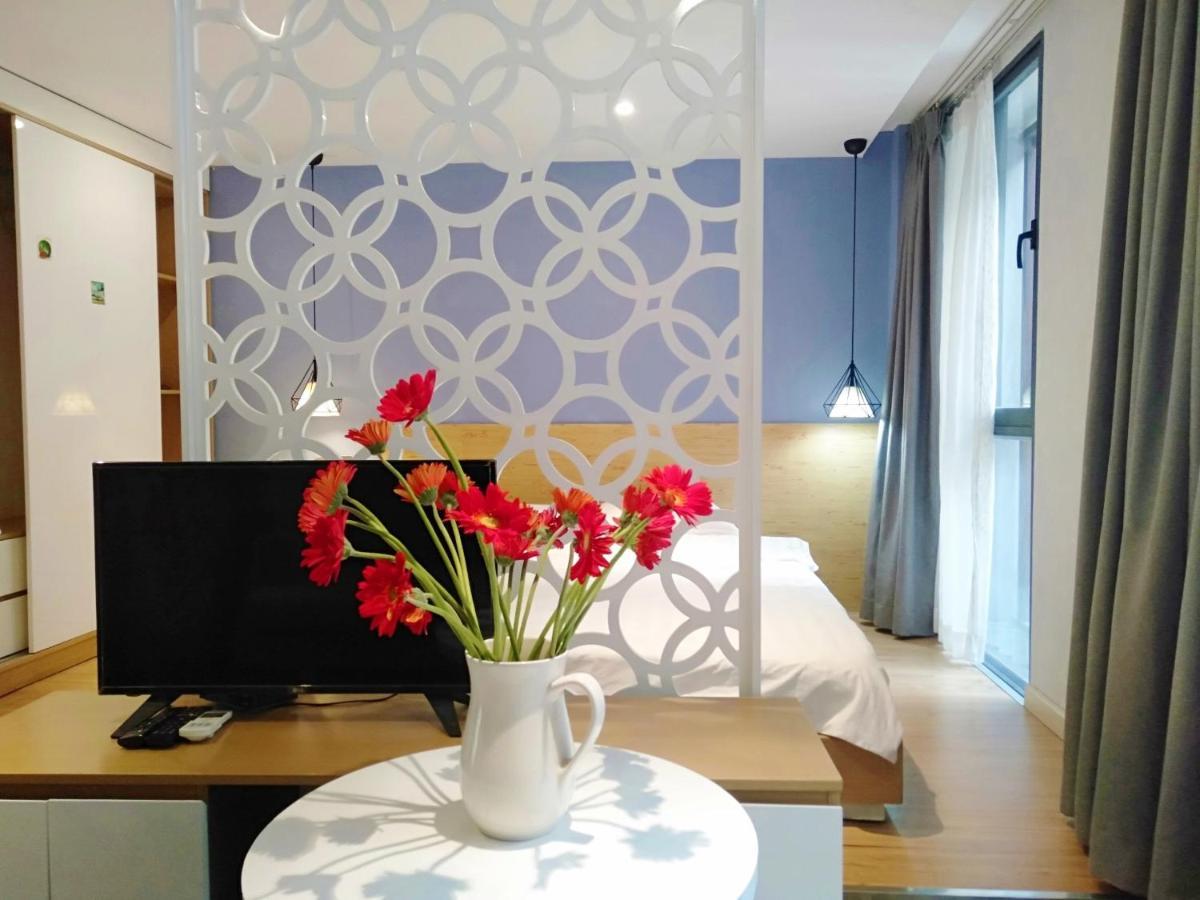 Full House Retreat - The Water Front Aparthotel