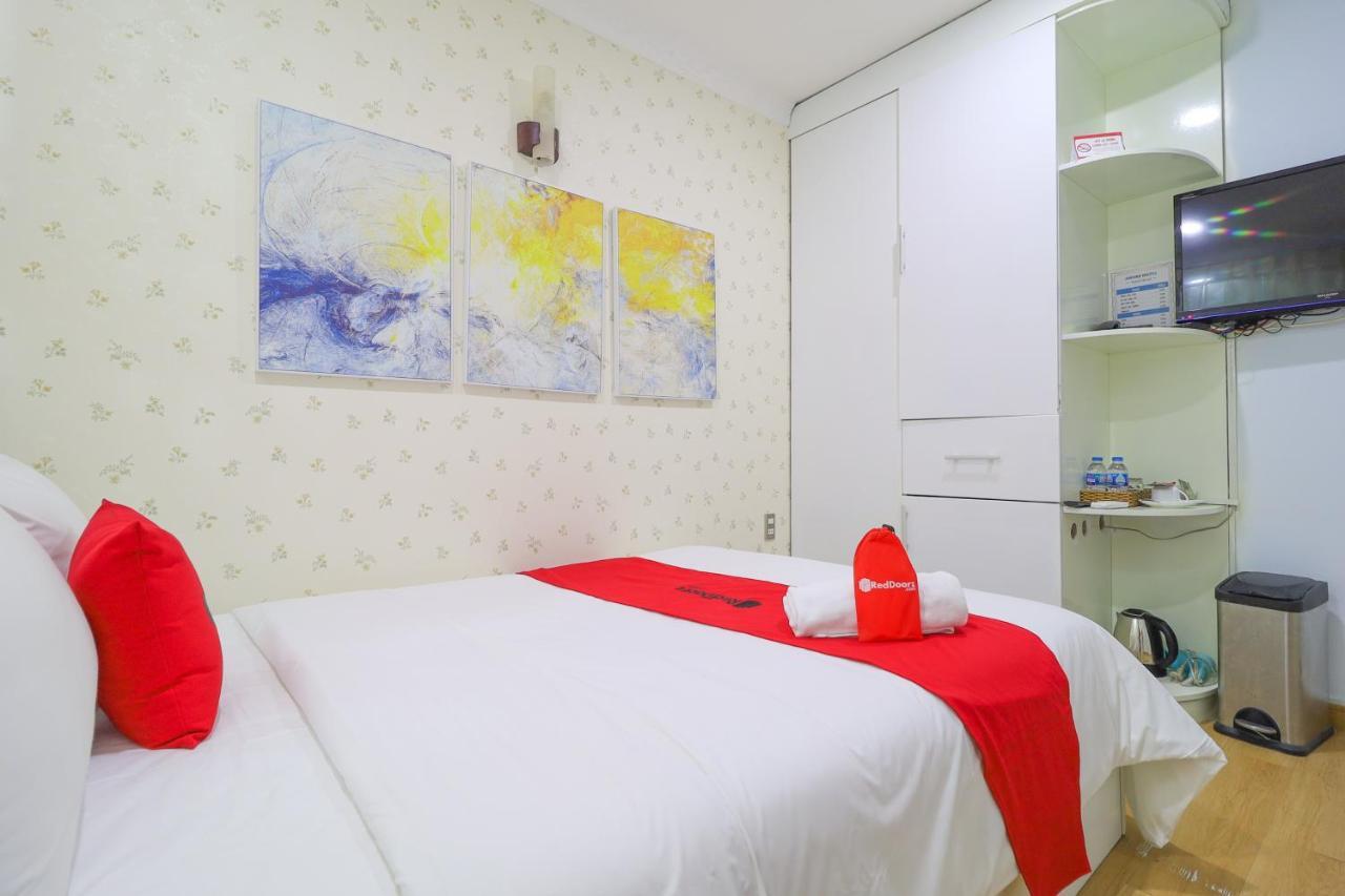 Reddoorz Plus Amore @ Nguyen Trai Street Hotel 3*