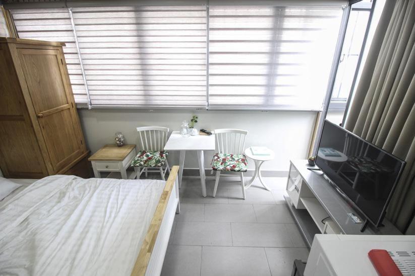 Cozy Studio With Swimming Pool - Lakeview Novaland Aparthotel
