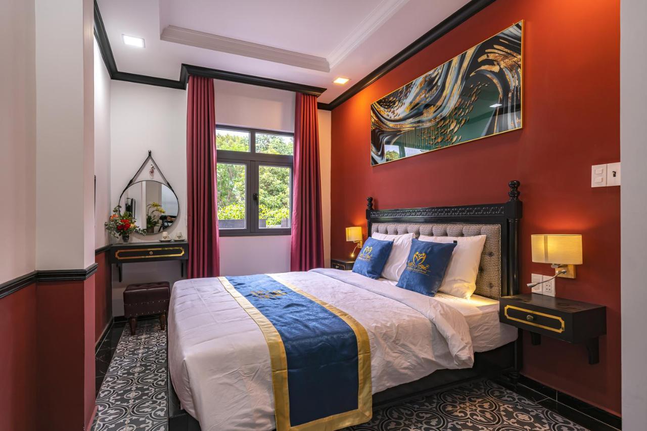 Vy Vy Airport Hotel *