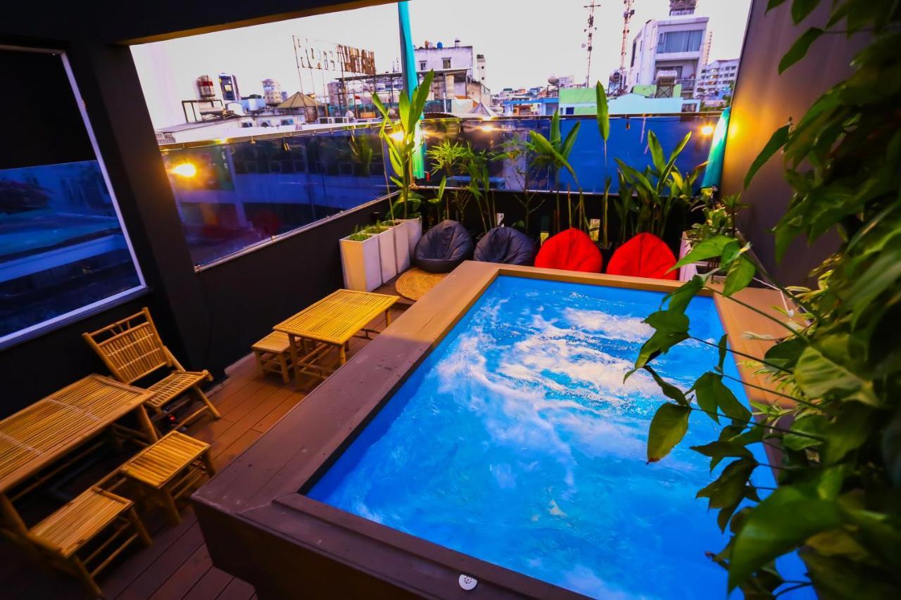Love hotel Long Den Do *