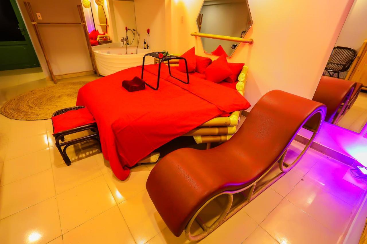 Love hotel Long Den Do *