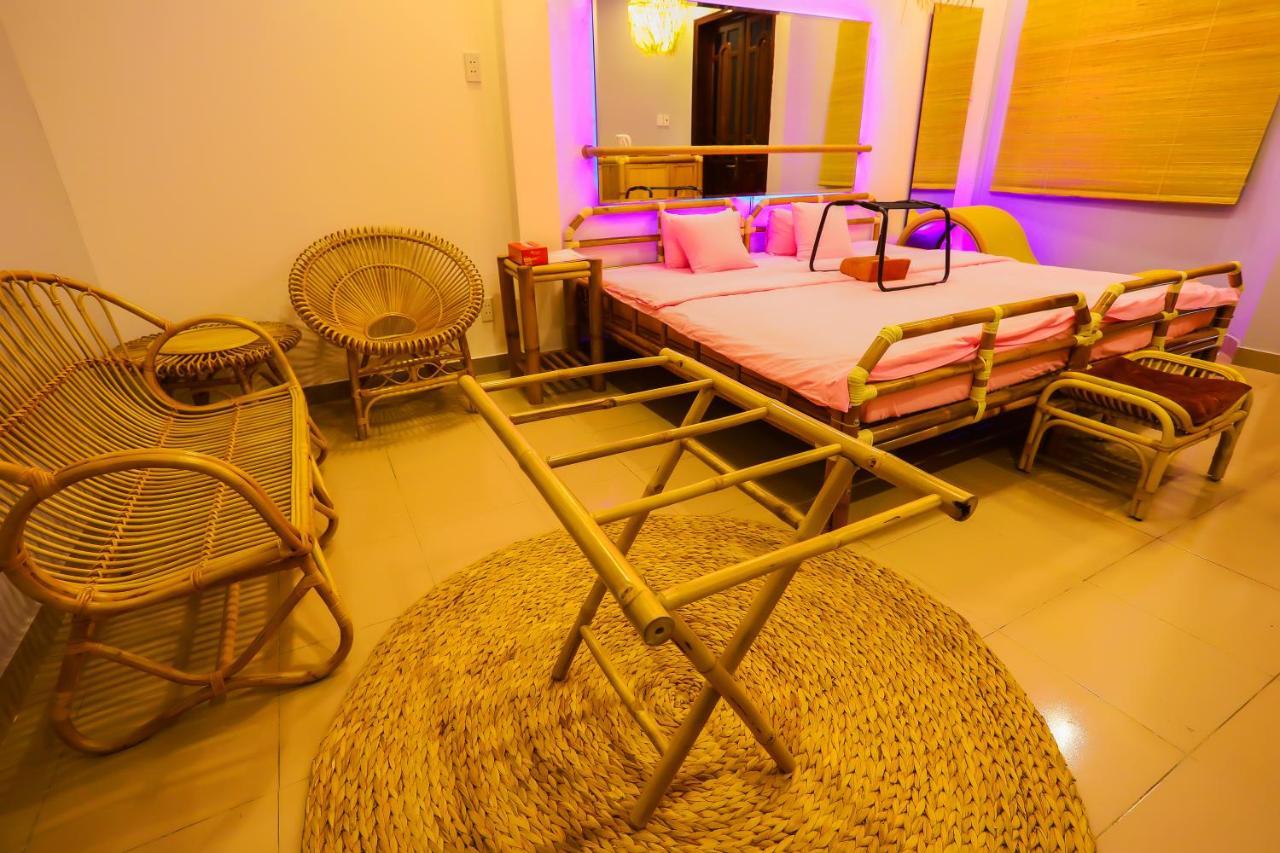 Love hotel Long Den Do
