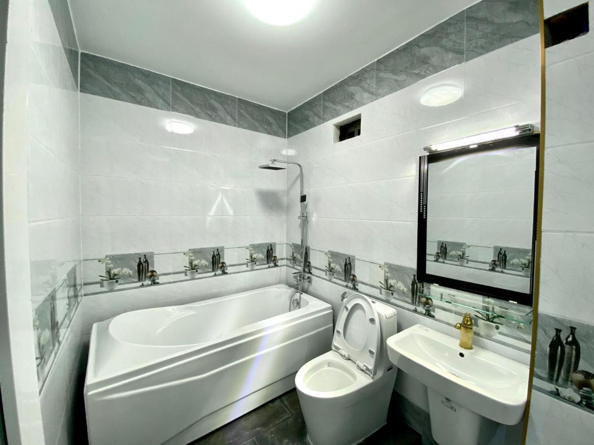 Hoang Quan Love hotel Ho Chi Minh City