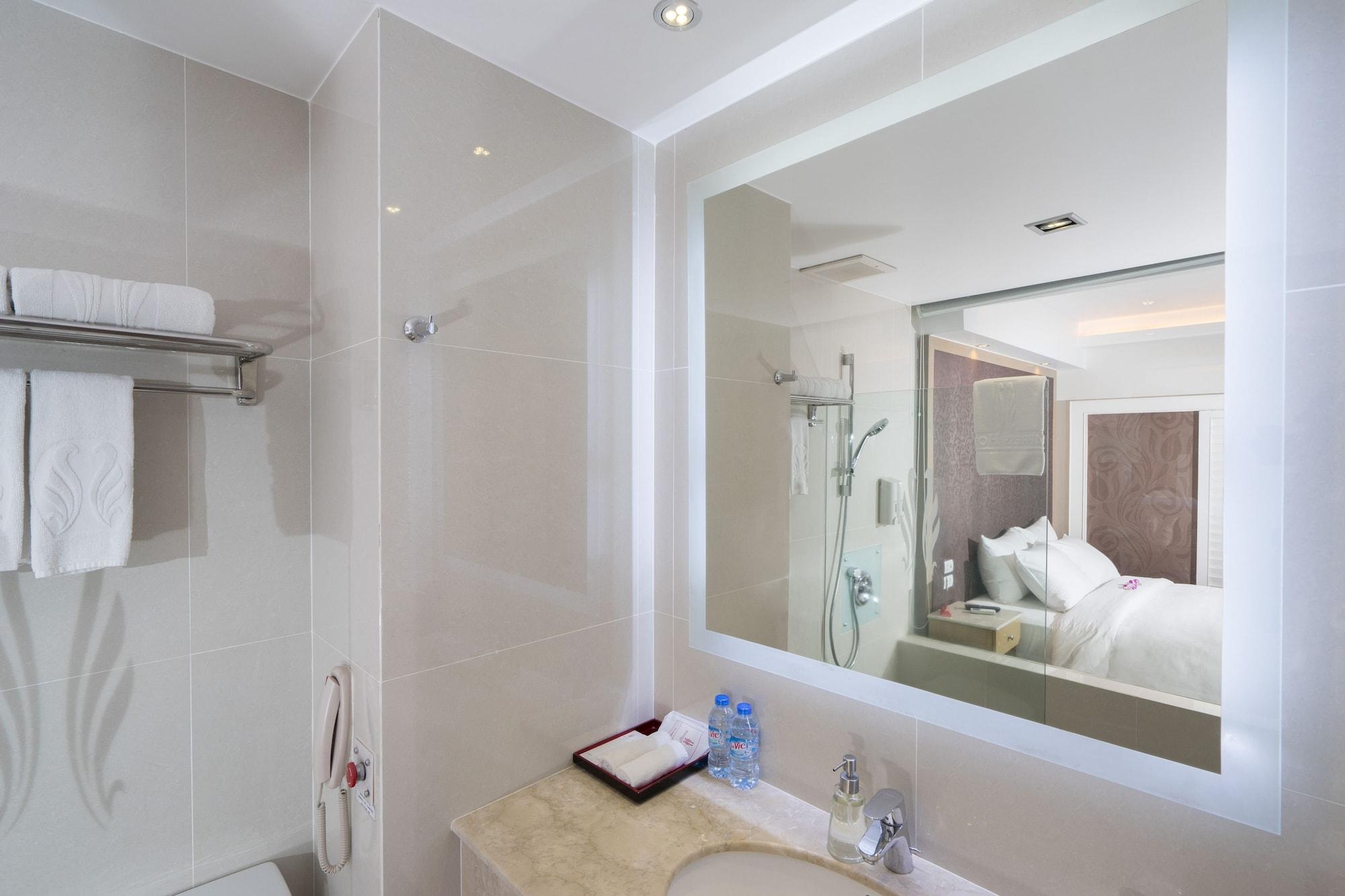 Empress Hotel 3*