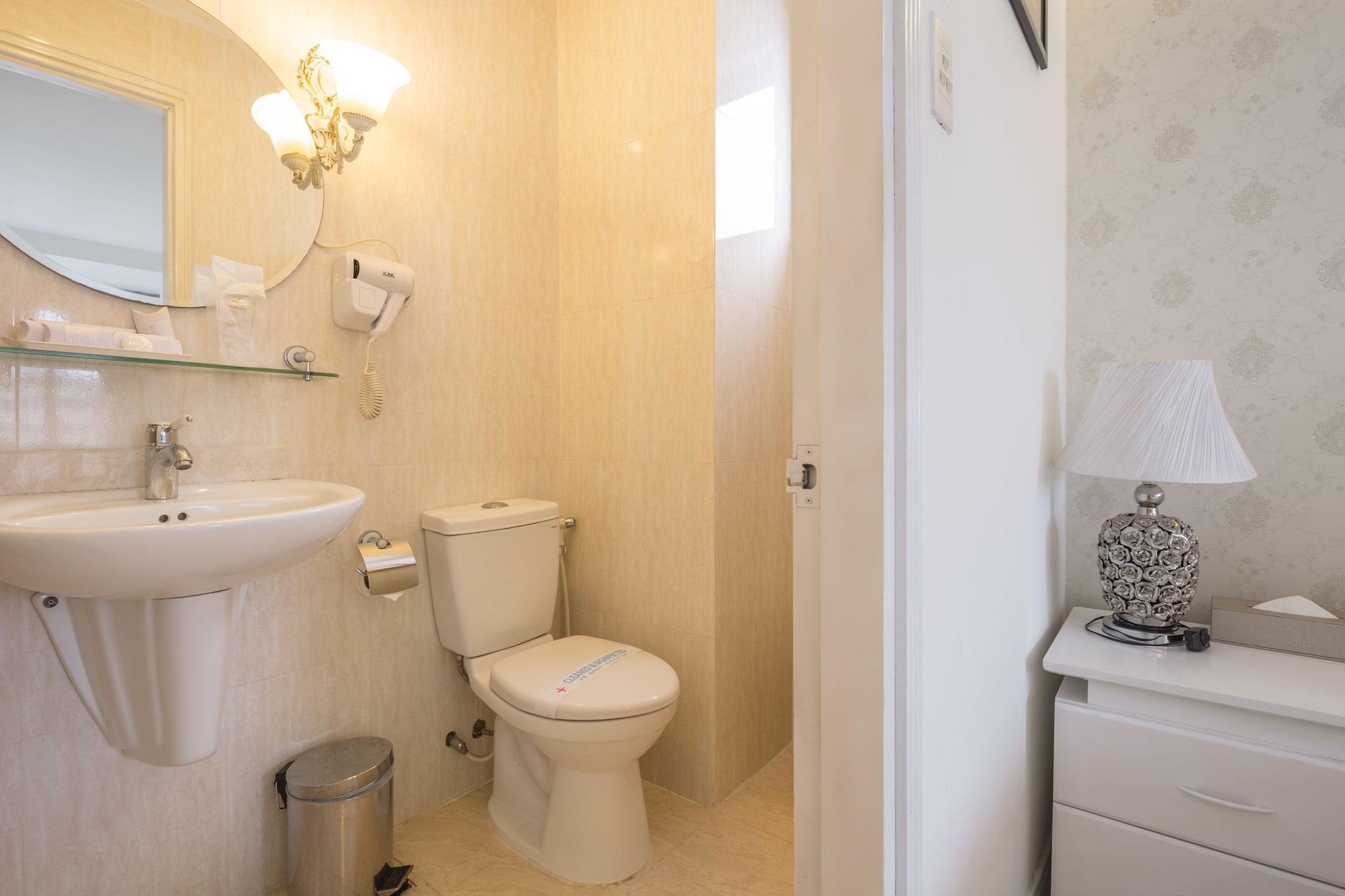 The White 8a Thai Lung Hotel 3*