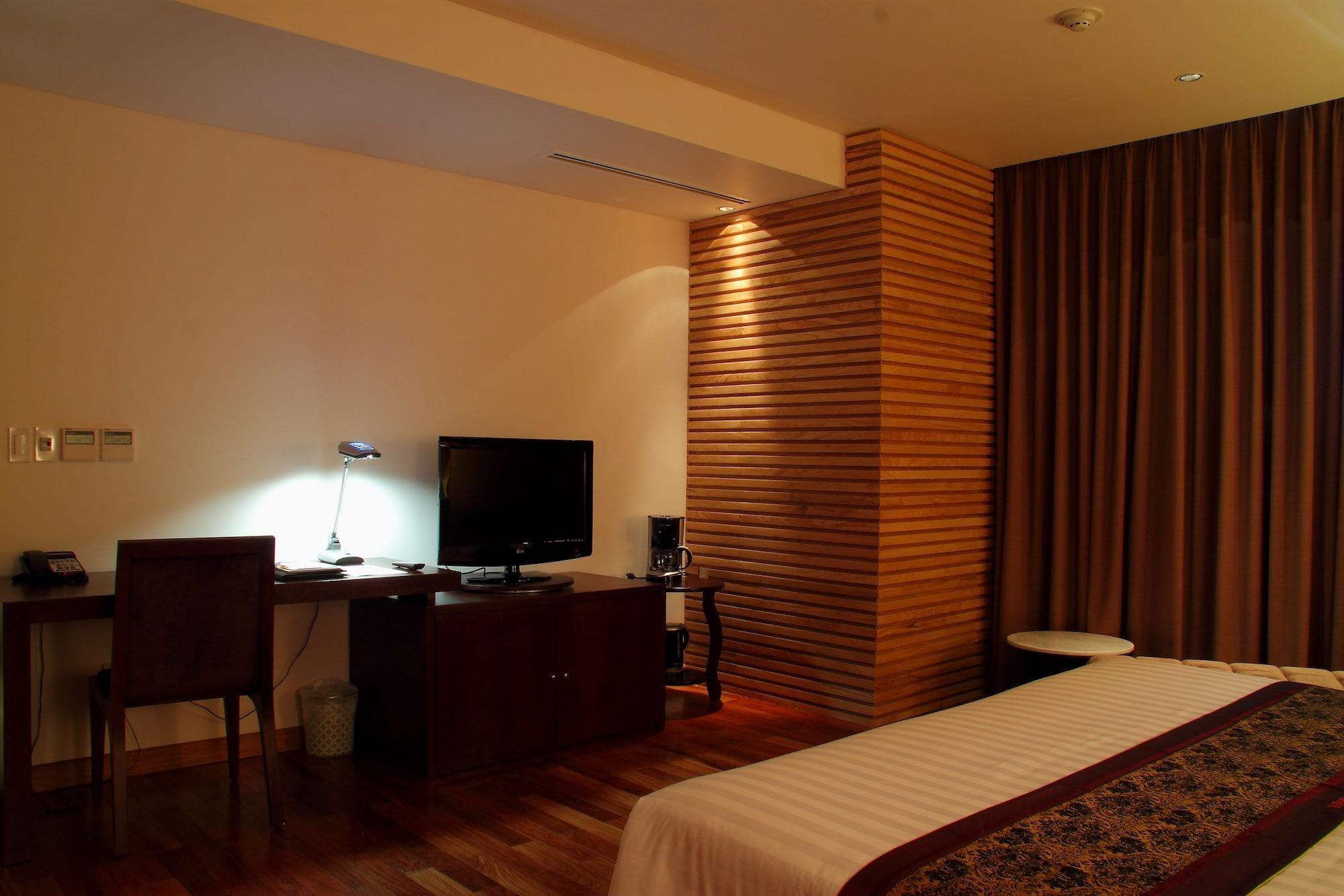 Golden Saigon Hotel