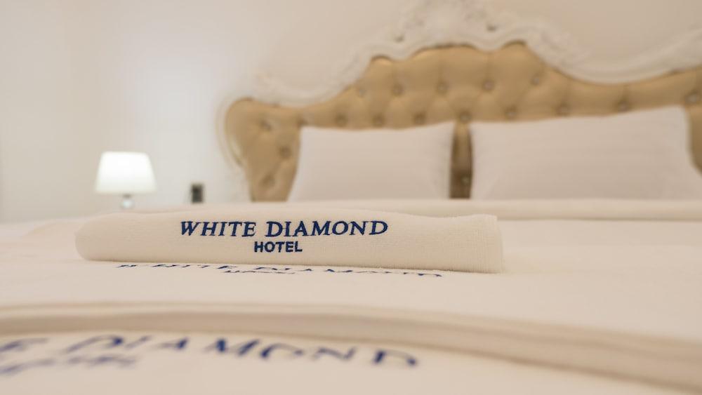 Hotel White Diamond - Airport 3*