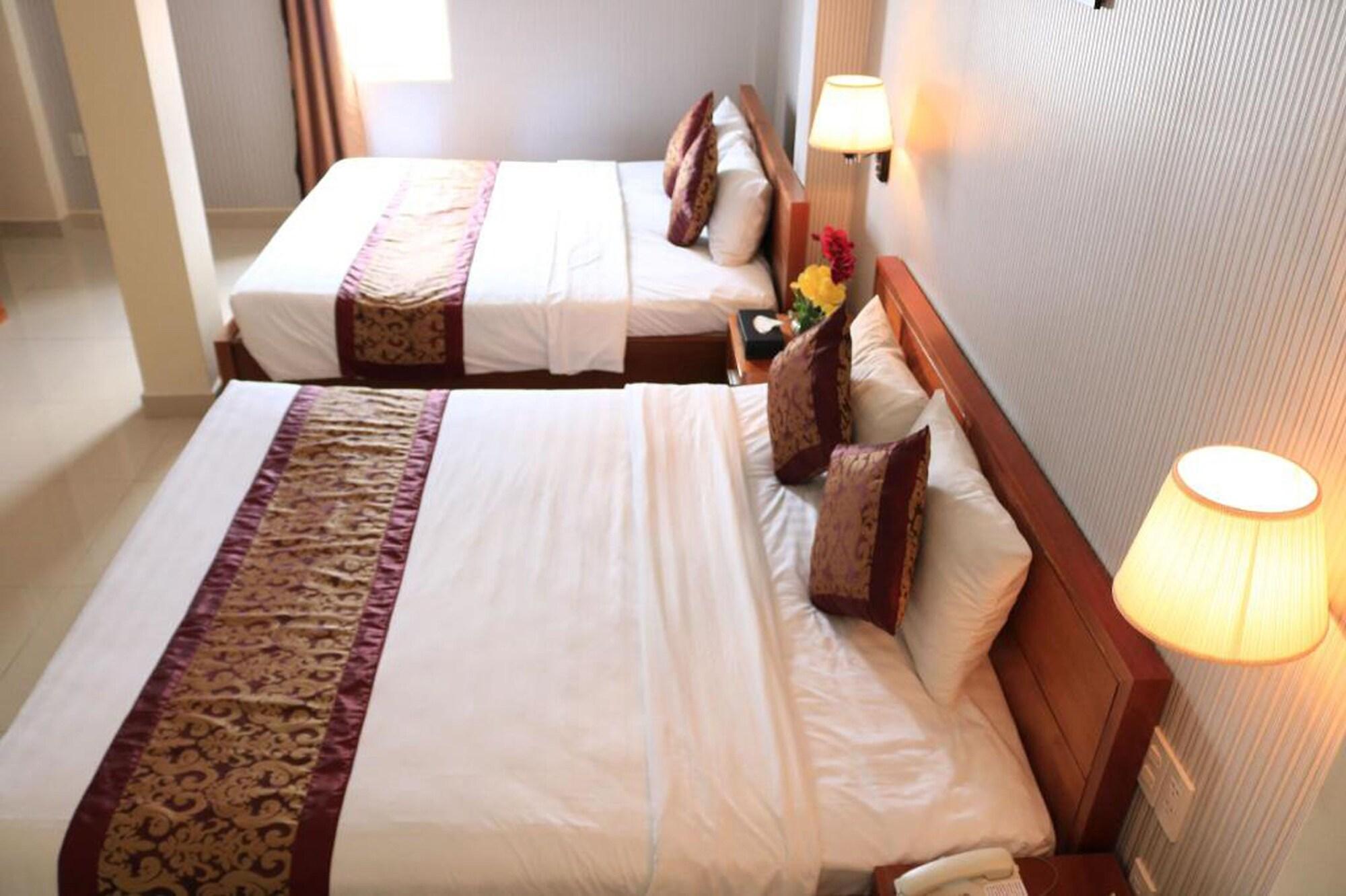 Airport Saigon - Gan Am Thuc Dem Cho Pham 3*