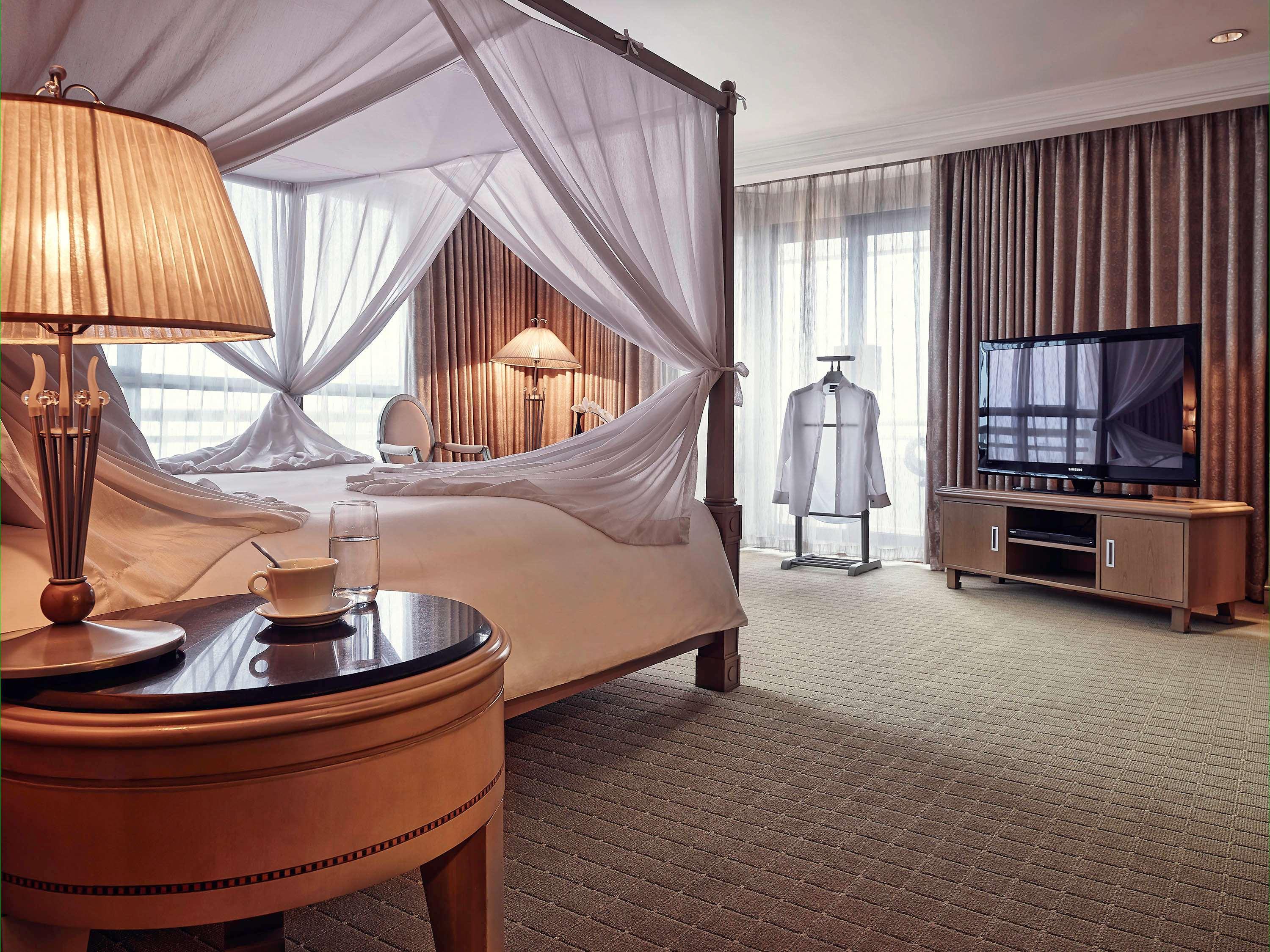 Hotel Sofitel Saigon Plaza