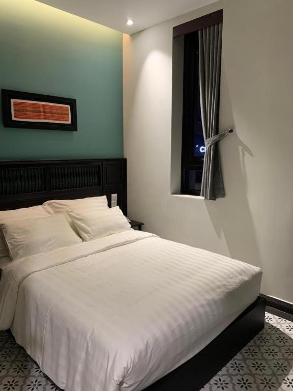 Cherry Hotel- Near Opera House