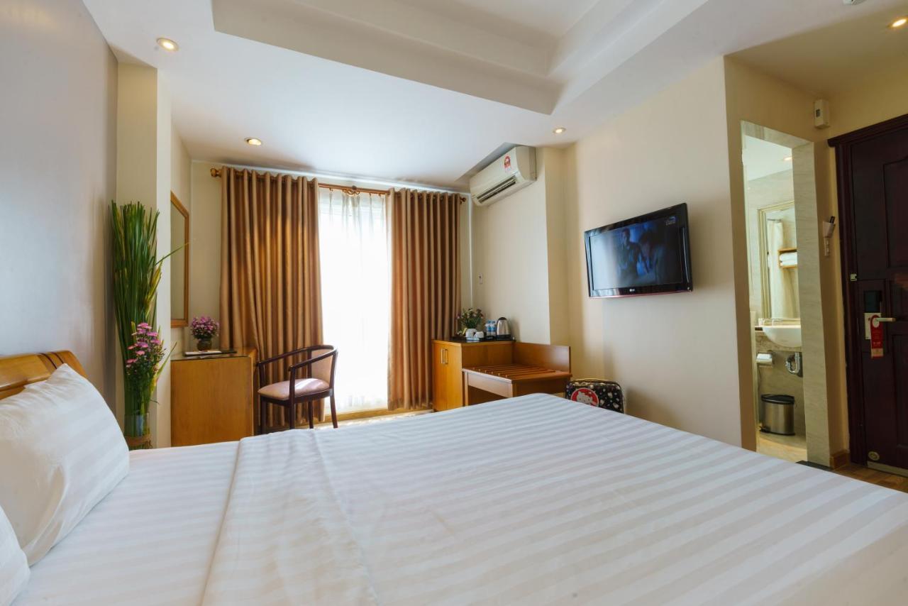 Hotel Roseland Corp