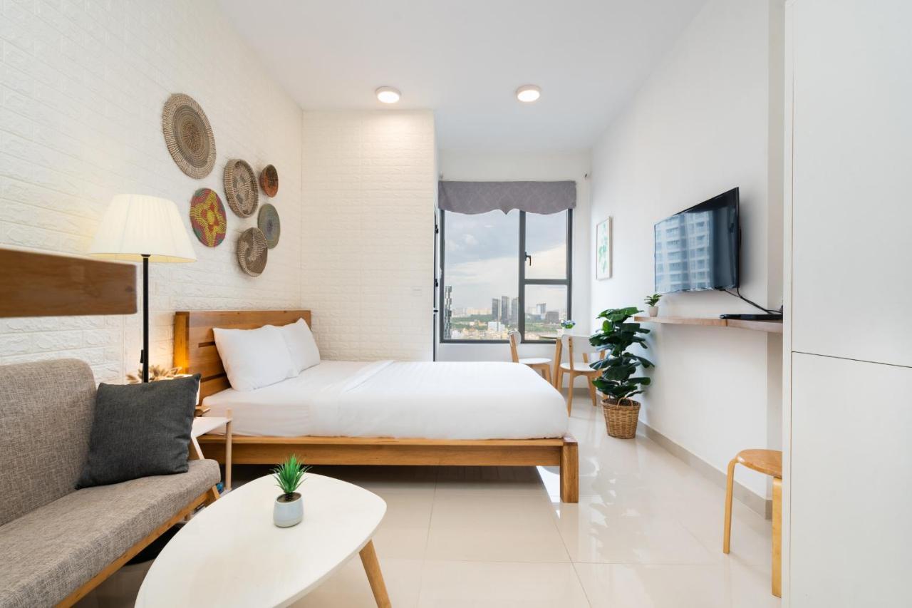 Infinity Pool Signature - Saigon Rivergate Apartment *