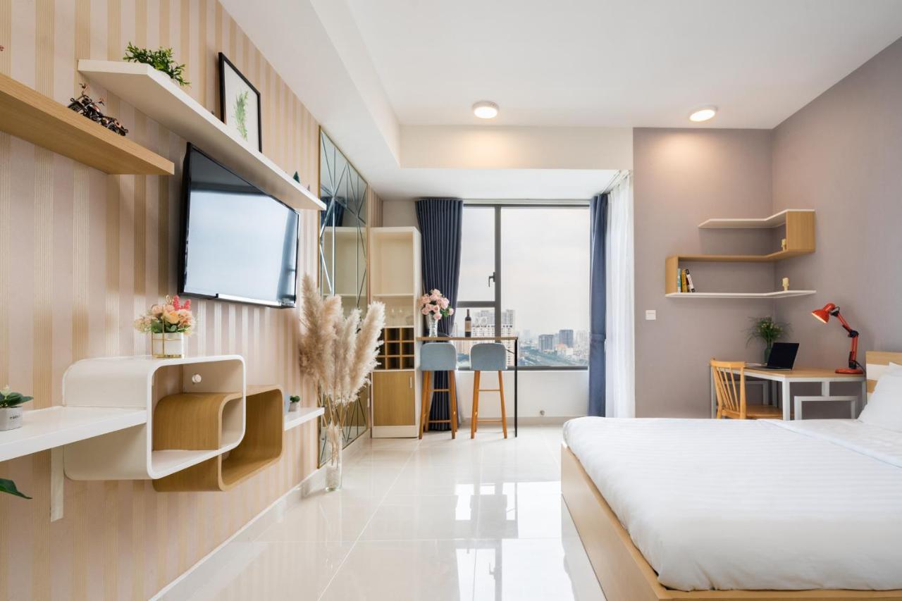 Apartment Infinity Pool Signature - Saigon Rivergate
