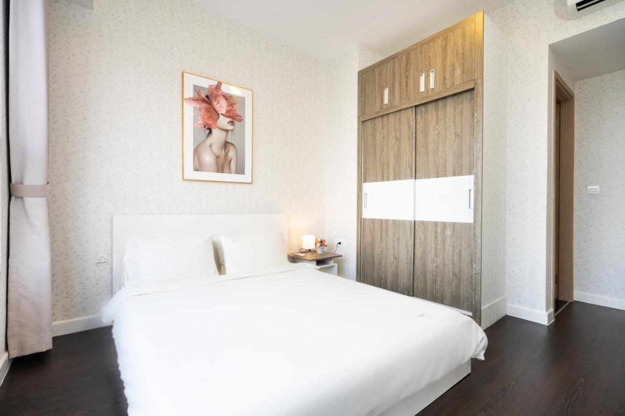 Infinity Pool Signature - Saigon Rivergate Apartment *