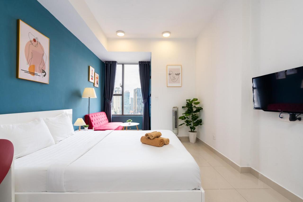 Apartment Infinity Pool Signature - Saigon Rivergate