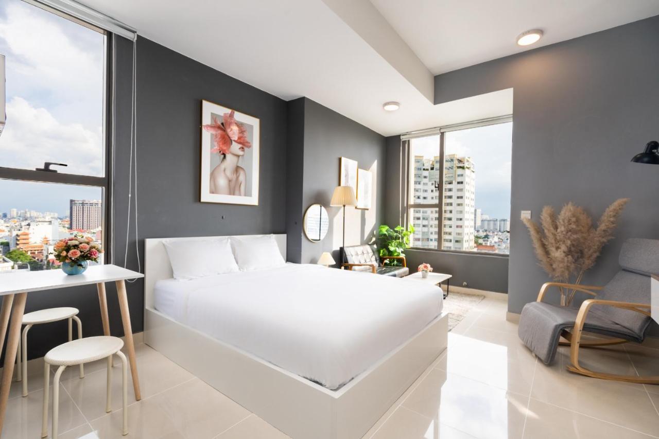 Infinity Pool Signature - Saigon Rivergate Apartment Ho Chi Minh City