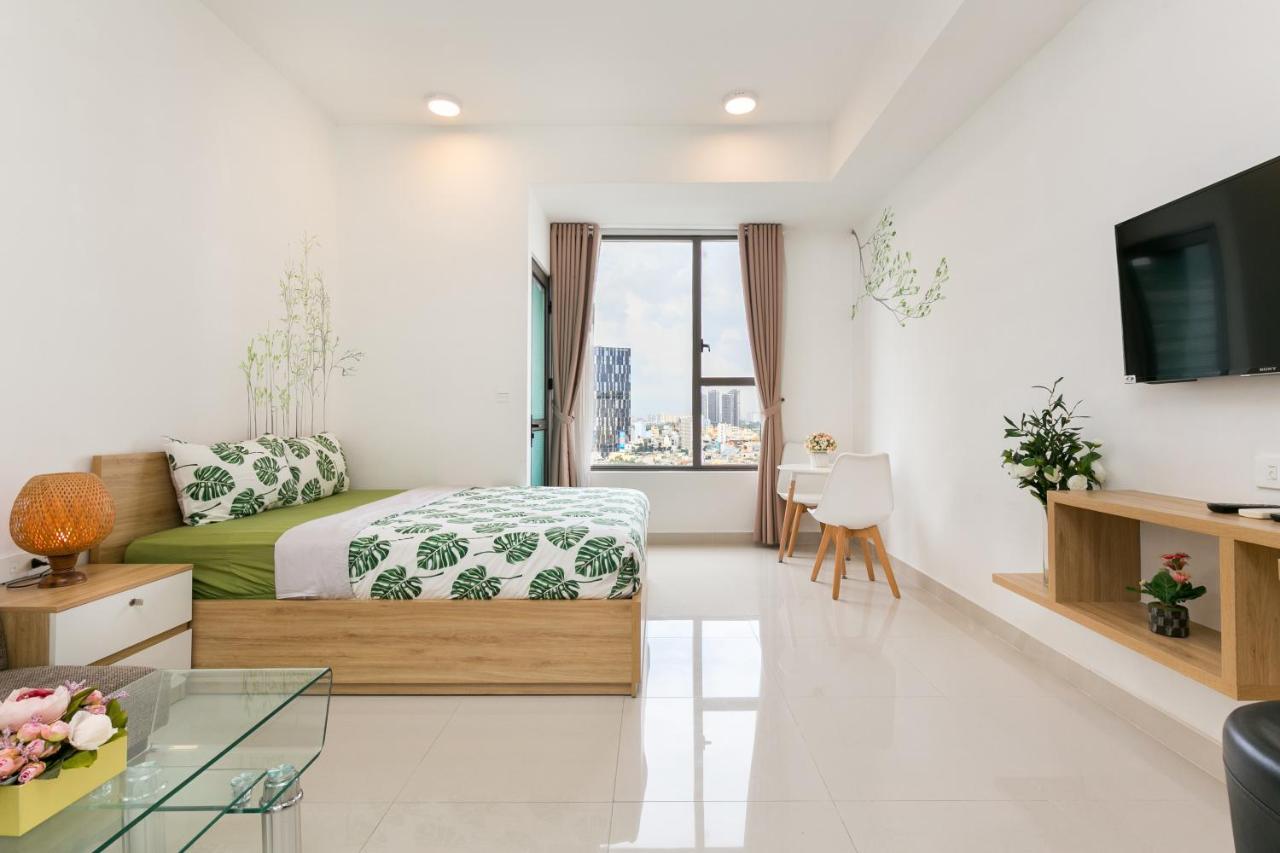 Infinity Pool Signature - Saigon Rivergate Apartment