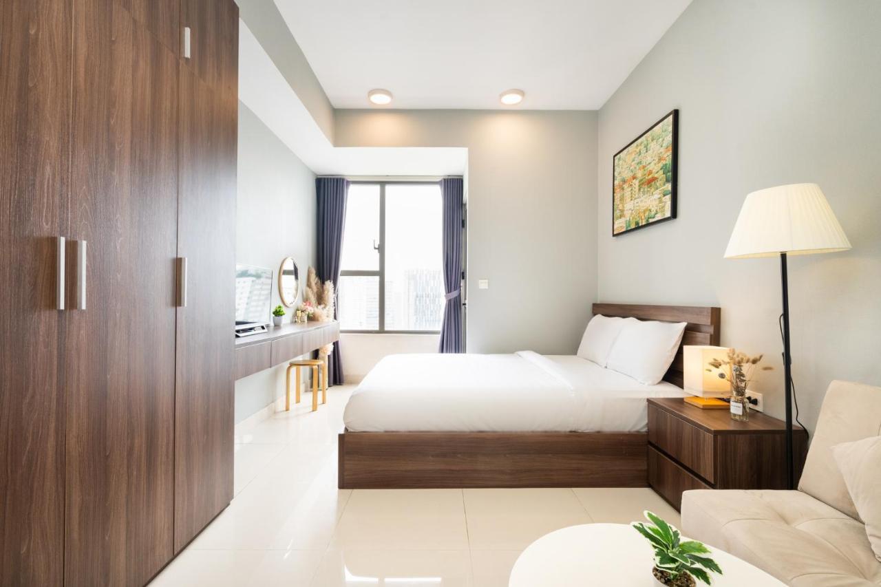 Infinity Pool Signature - Saigon Rivergate Apartment *