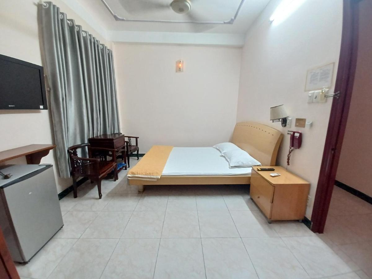 Nhat An Hotel *