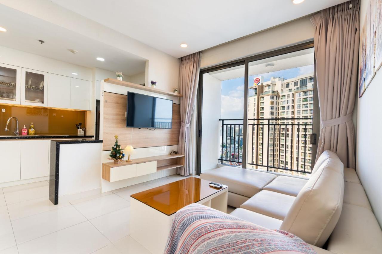 Infinity Pool Signature - Saigon Rivergate Apartment