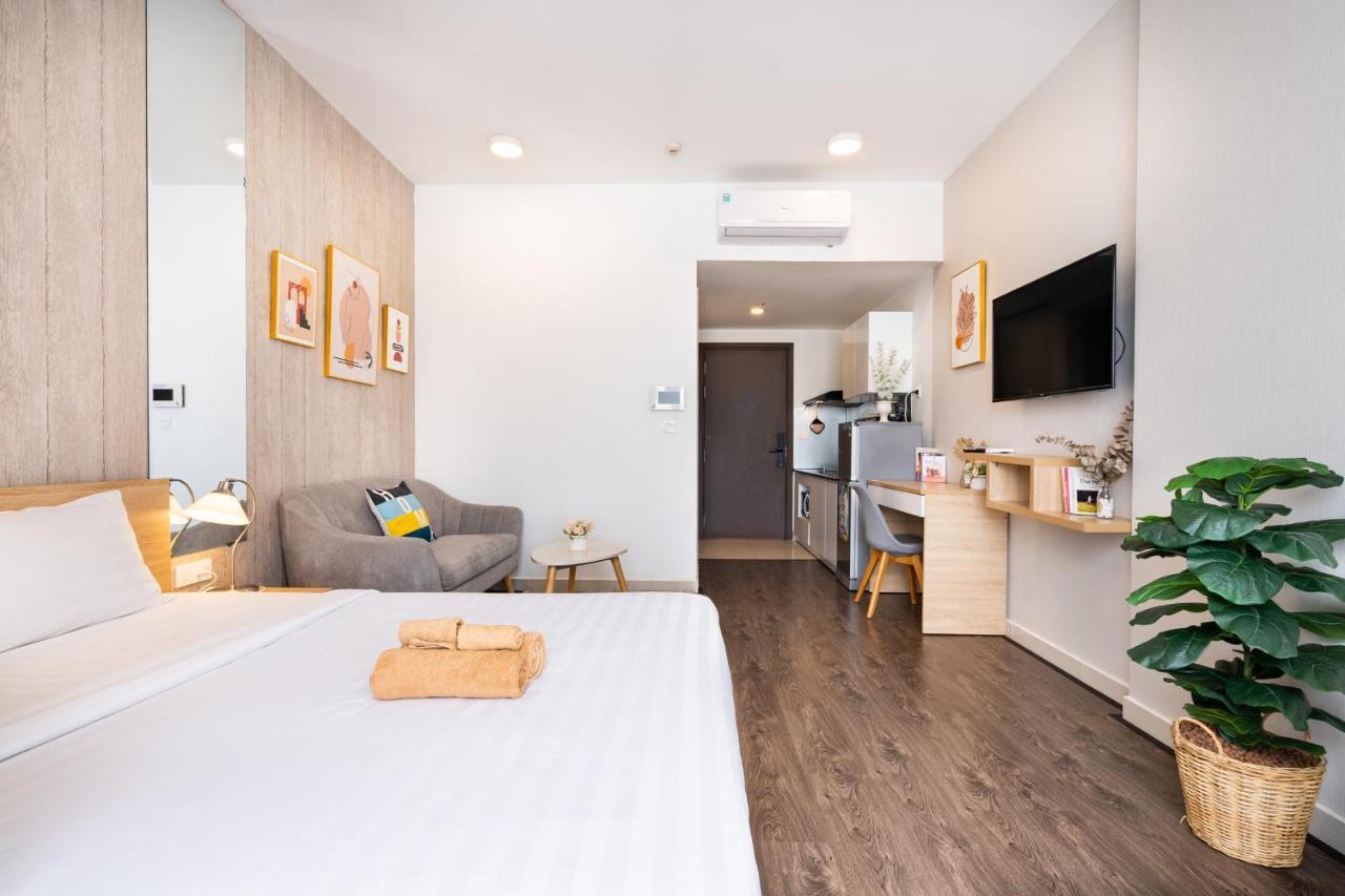 Apartment Infinity Pool Signature - Saigon Rivergate