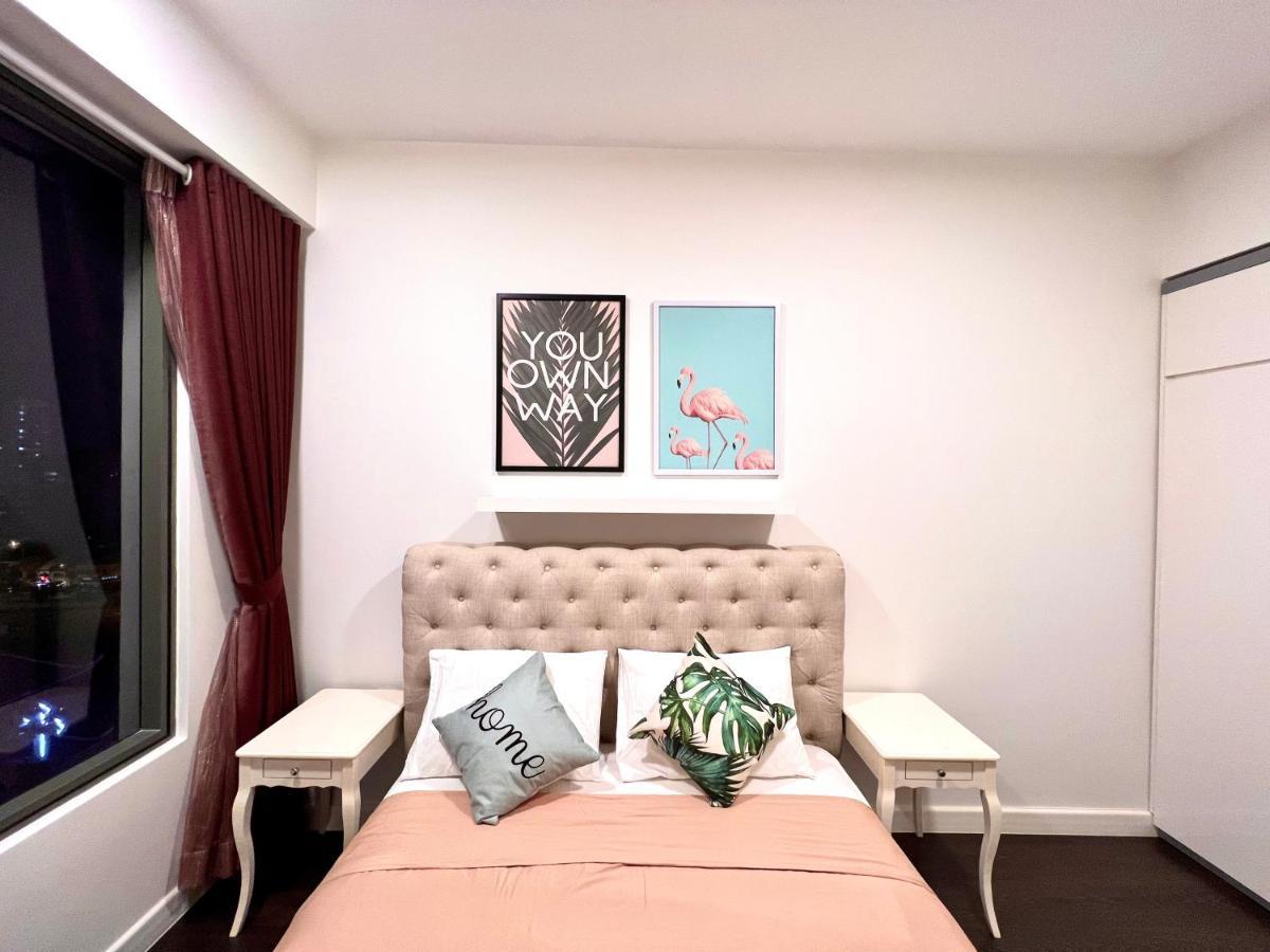 2brs View In The Heart Of Saigon - Free Infinity Pool Apartment *