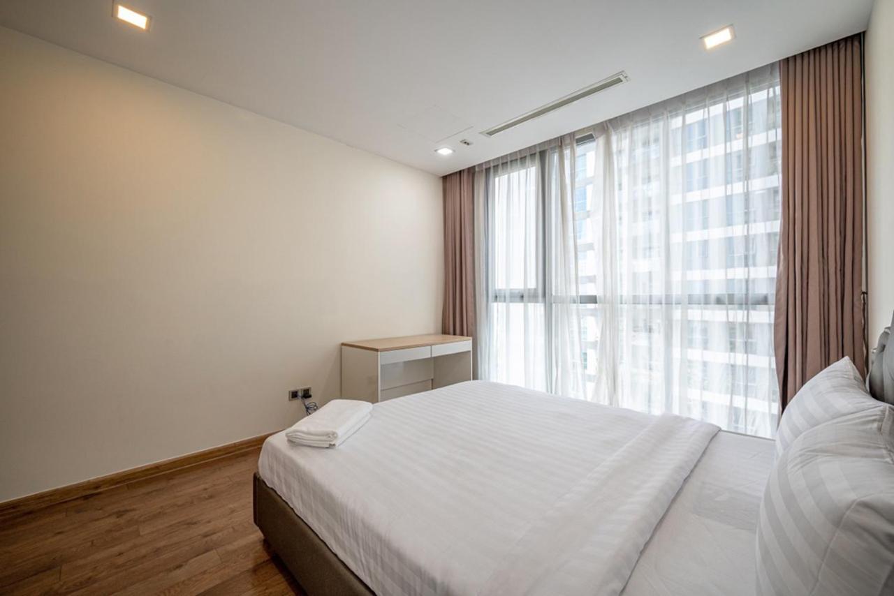 Khách sạn hẻo lánh Vinhomes Serviced Yingstay New