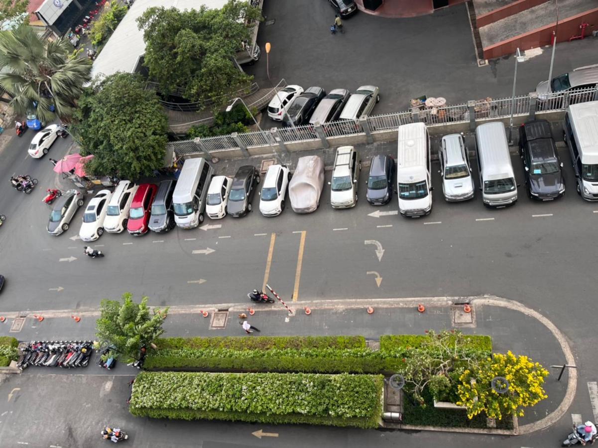 Jolie - 5b Pho Quang - Sky Center Apartment *
