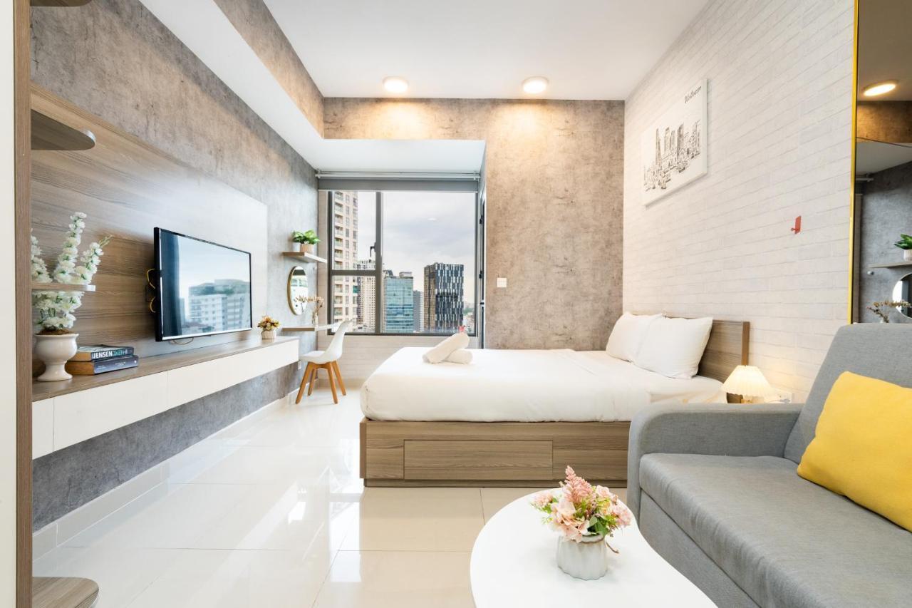 Apartment Infinity Pool Signature - Saigon Rivergate Ho Chi Minh City