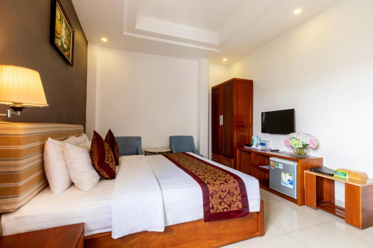 Airport Saigon - Gan Am Thuc Dem Cho Pham Hotel 3*
