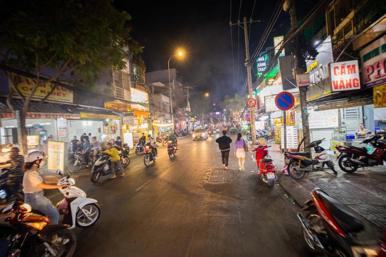 Airport Saigon - Gan Am Thuc Dem Cho Pham Ho Chi Minh City