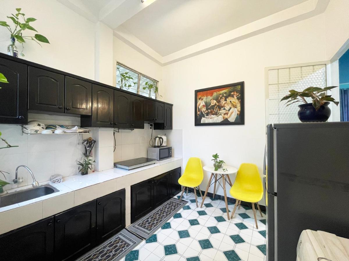 Ductaigallery's Apt-cozy-bui Vien St