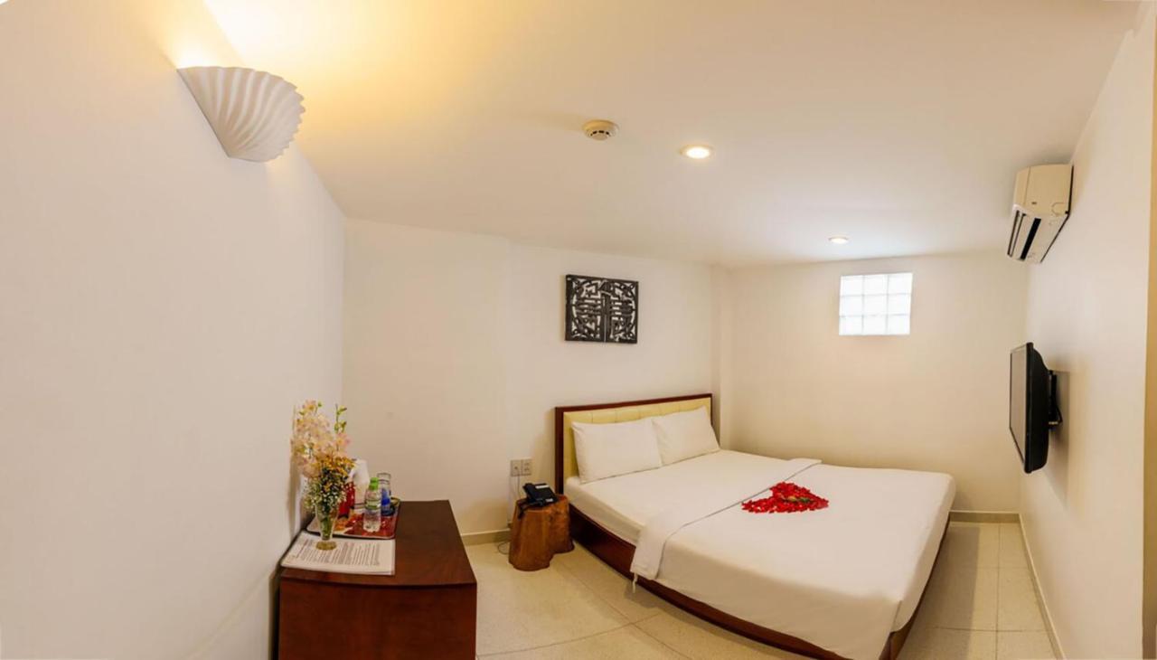 Hotel Nu - 18 Bui Vien Walkstreet *