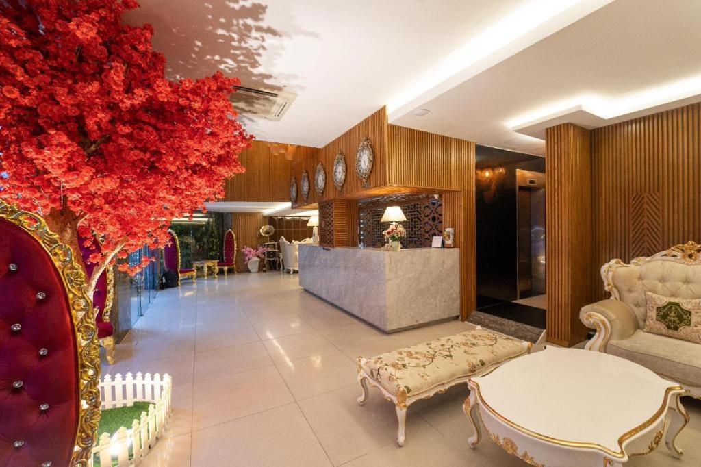 The White 8a Thai Lung Hotel
