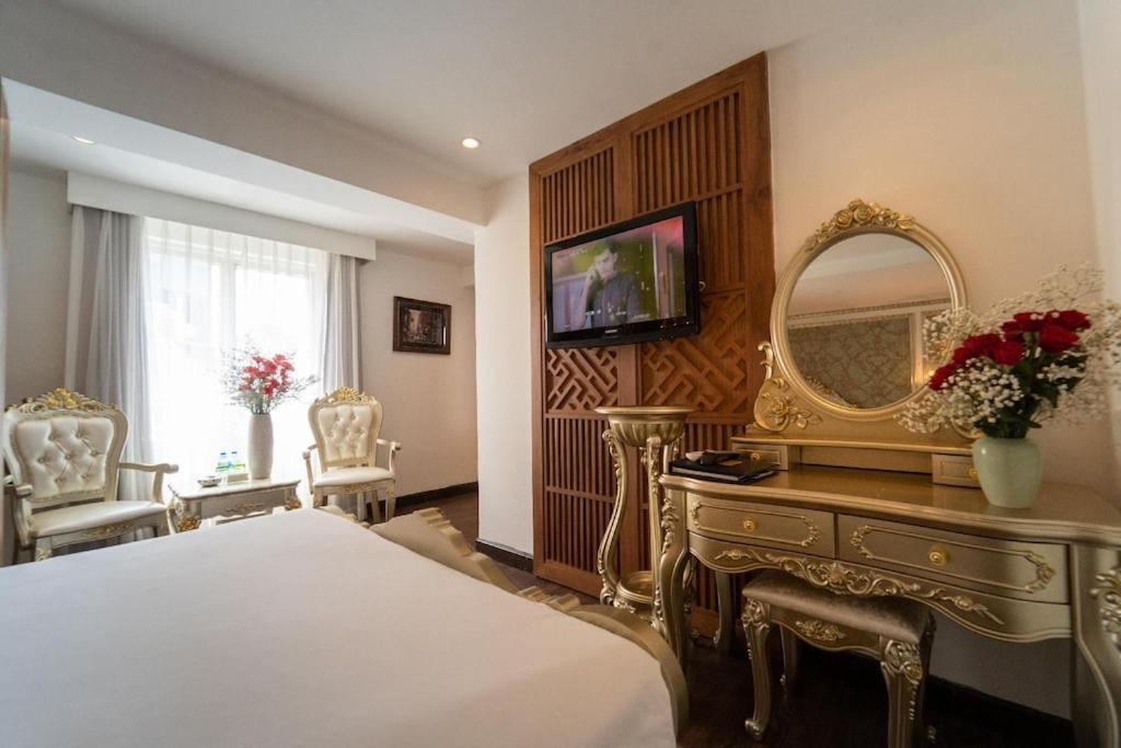 The White 8a Thai Lung Hotel