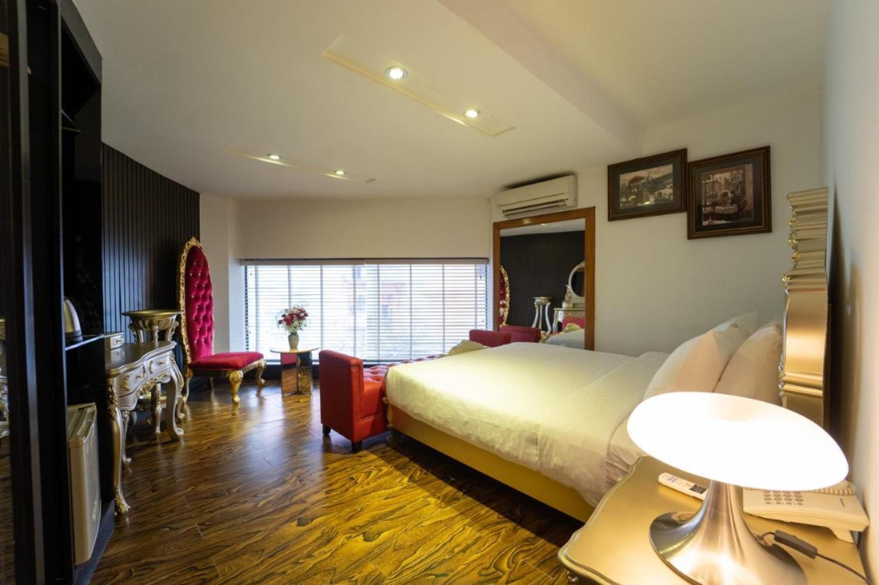 Hotel The White 8a Thai Lung Ho Chi Minh City
