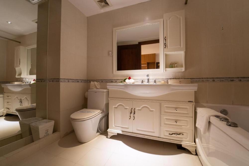 The White 8a Thai Lung Hotel 3*