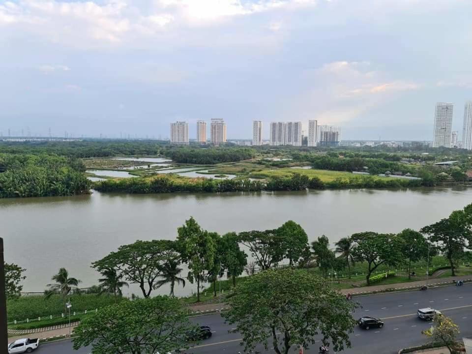High Floor, Near Secc, Swimming View, Scenic Valley, Free Breakfast Apartment Ho Chi Minh City