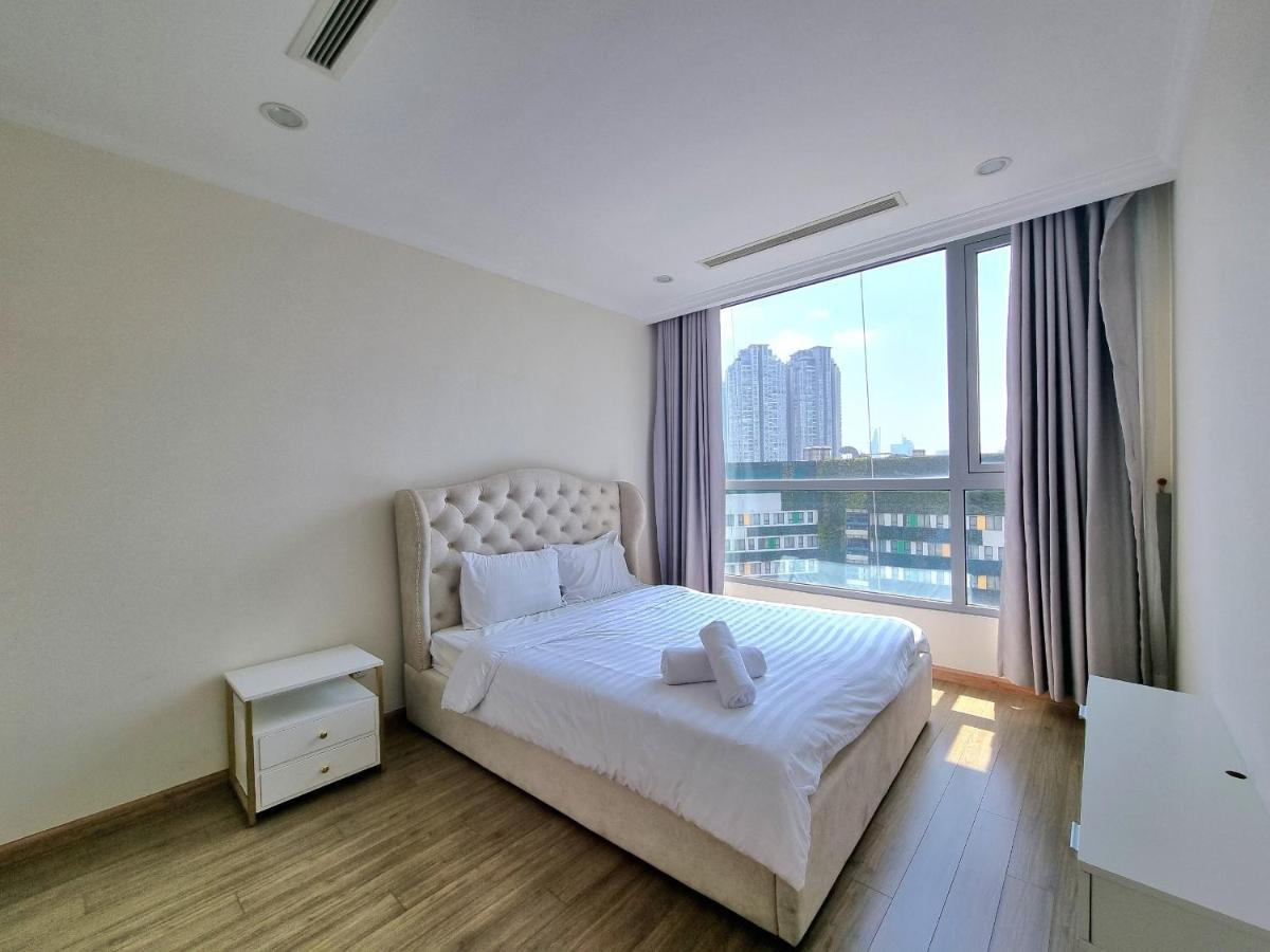 Cao House Saigon - Vinhomes Park Apartment Ho Chi Minh City